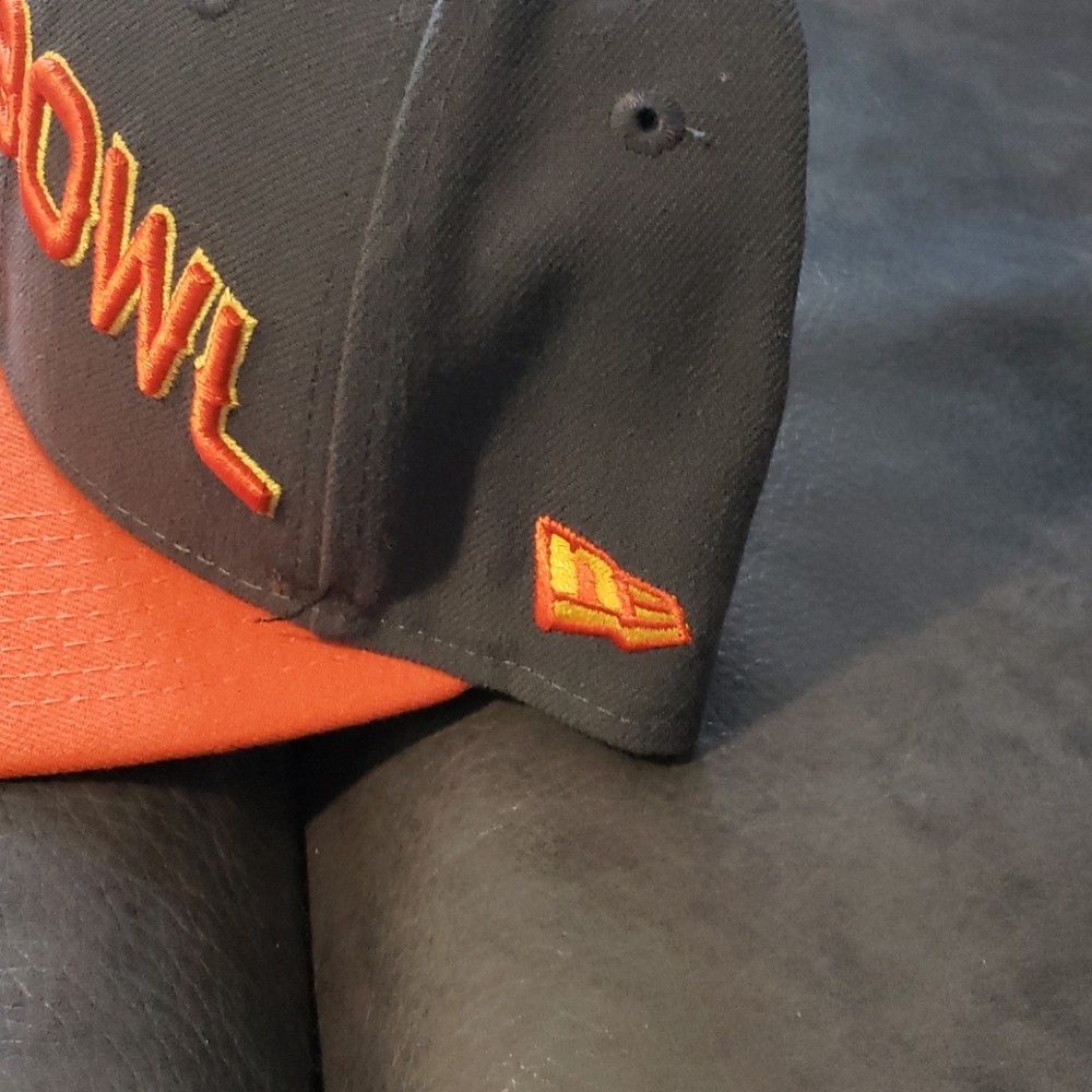 Snap back hat - Picture 3 of 4
